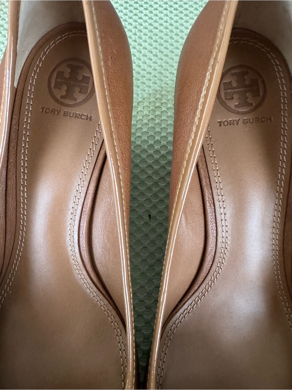Tory Burch Size 9 Walnut Brown Pebble Leather Logo 3” Wedge Round Toe Pumps NWOT - Picture 9 of 12